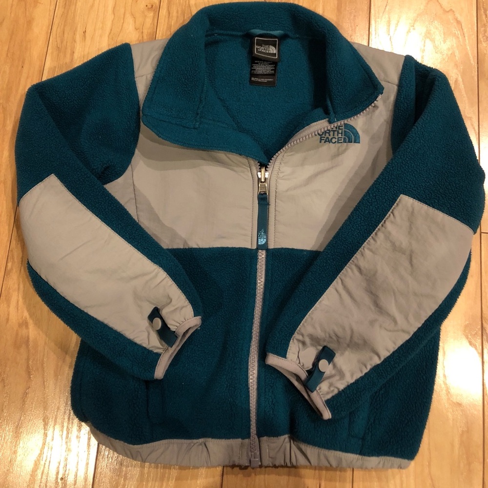 Girls north face xxs. This fits a girls 6/7